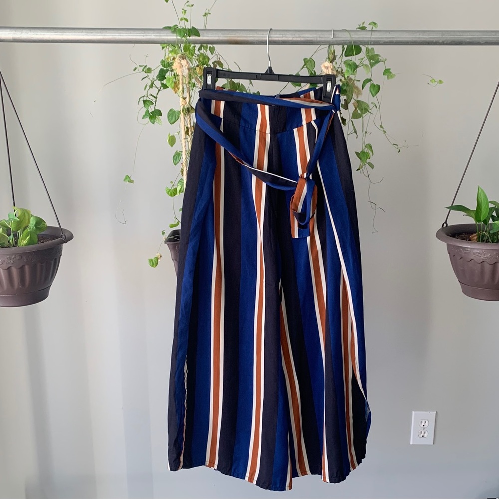 Pants with slits on the outside on the leg